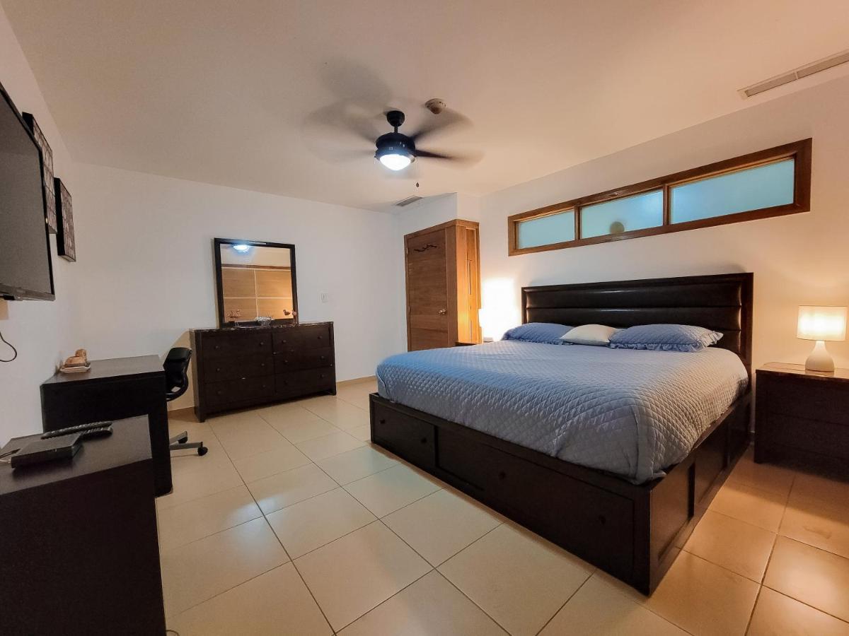 Marbella Towers Beachfront 2 Bedrooms 후안돌리오 외부 사진