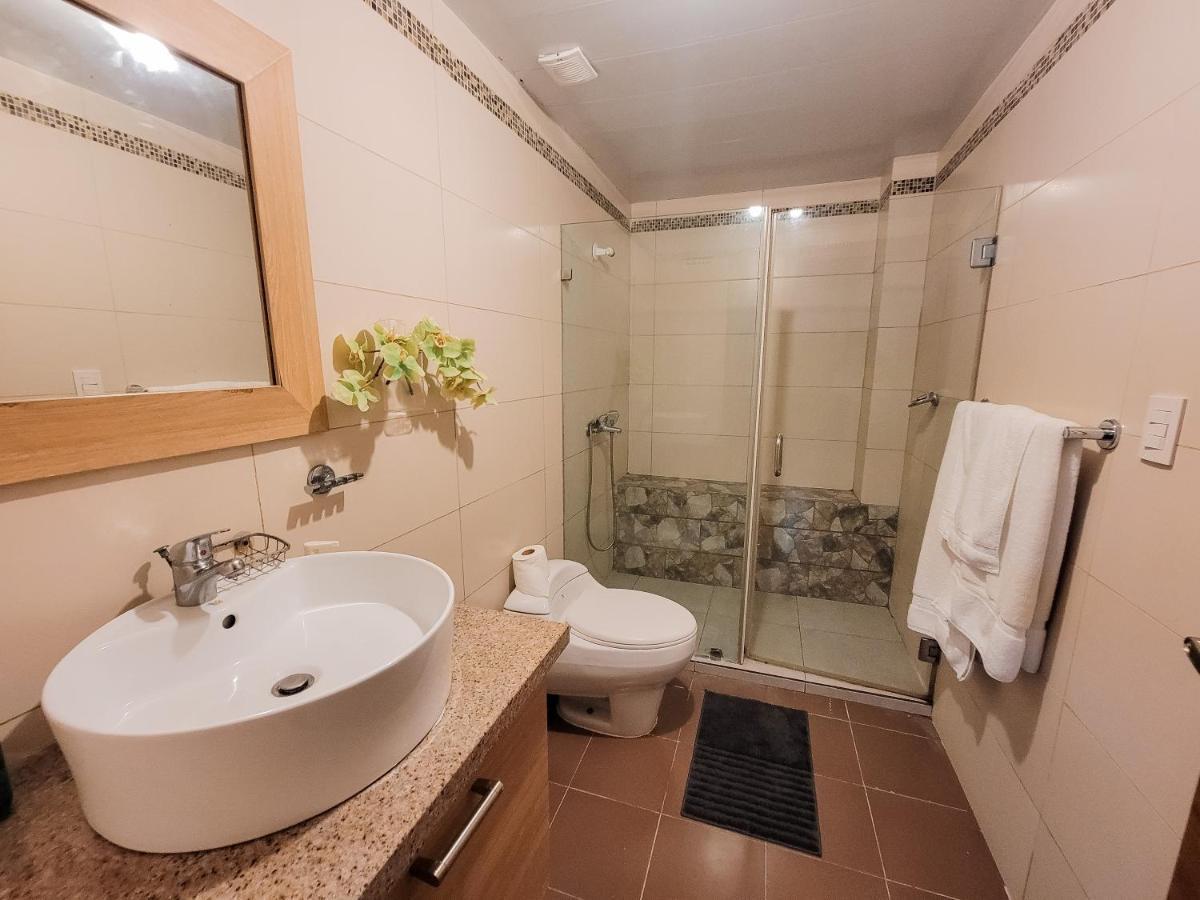 Marbella Towers Beachfront 2 Bedrooms 후안돌리오 외부 사진