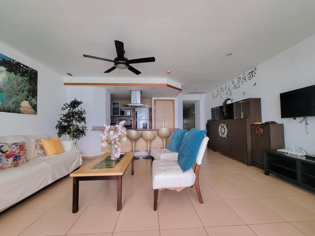Marbella Towers Beachfront 2 Bedrooms 후안돌리오 외부 사진