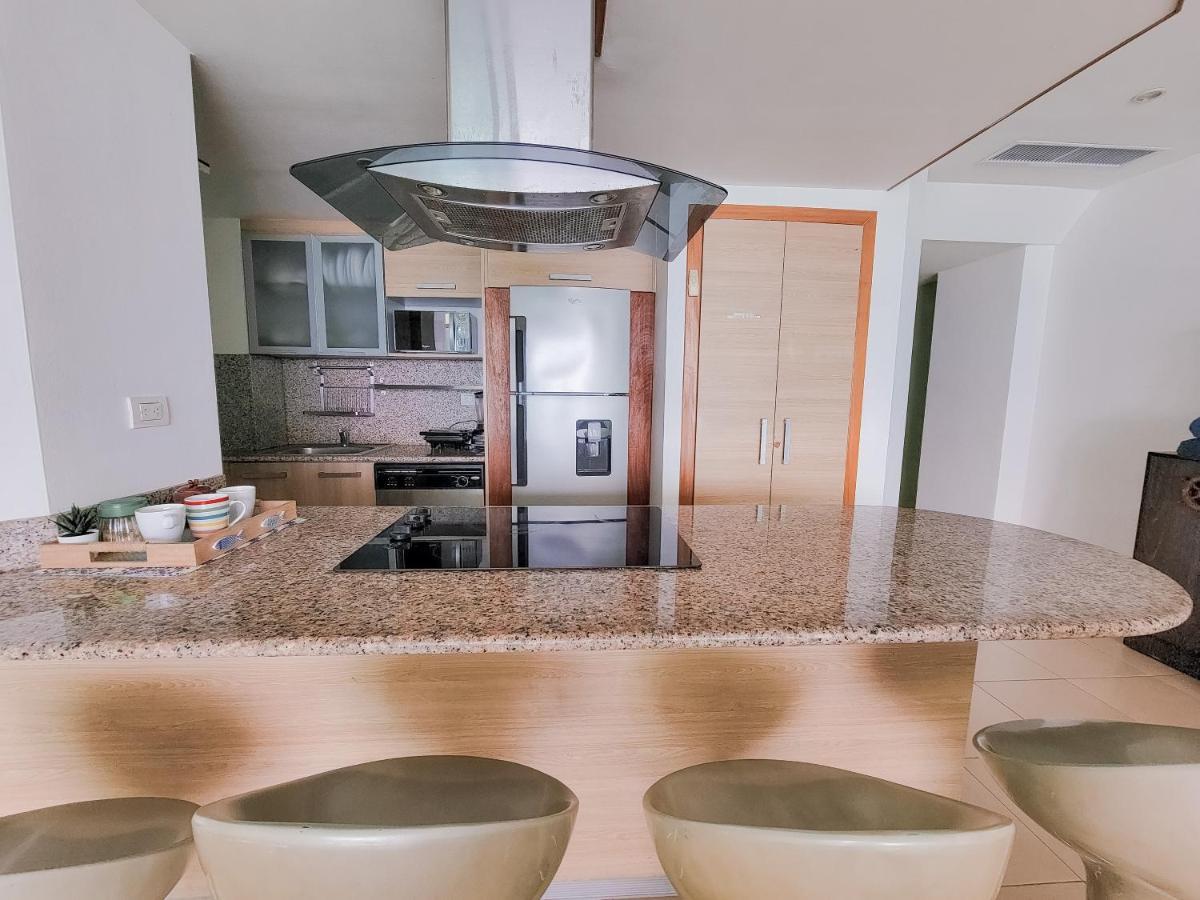 Marbella Towers Beachfront 2 Bedrooms 후안돌리오 외부 사진